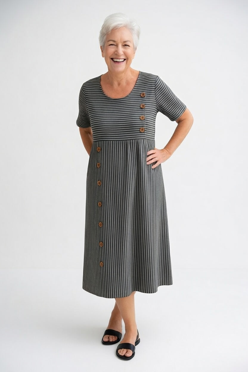 Linéora™ — Vestido fluido a rayas con un encanto veraniego