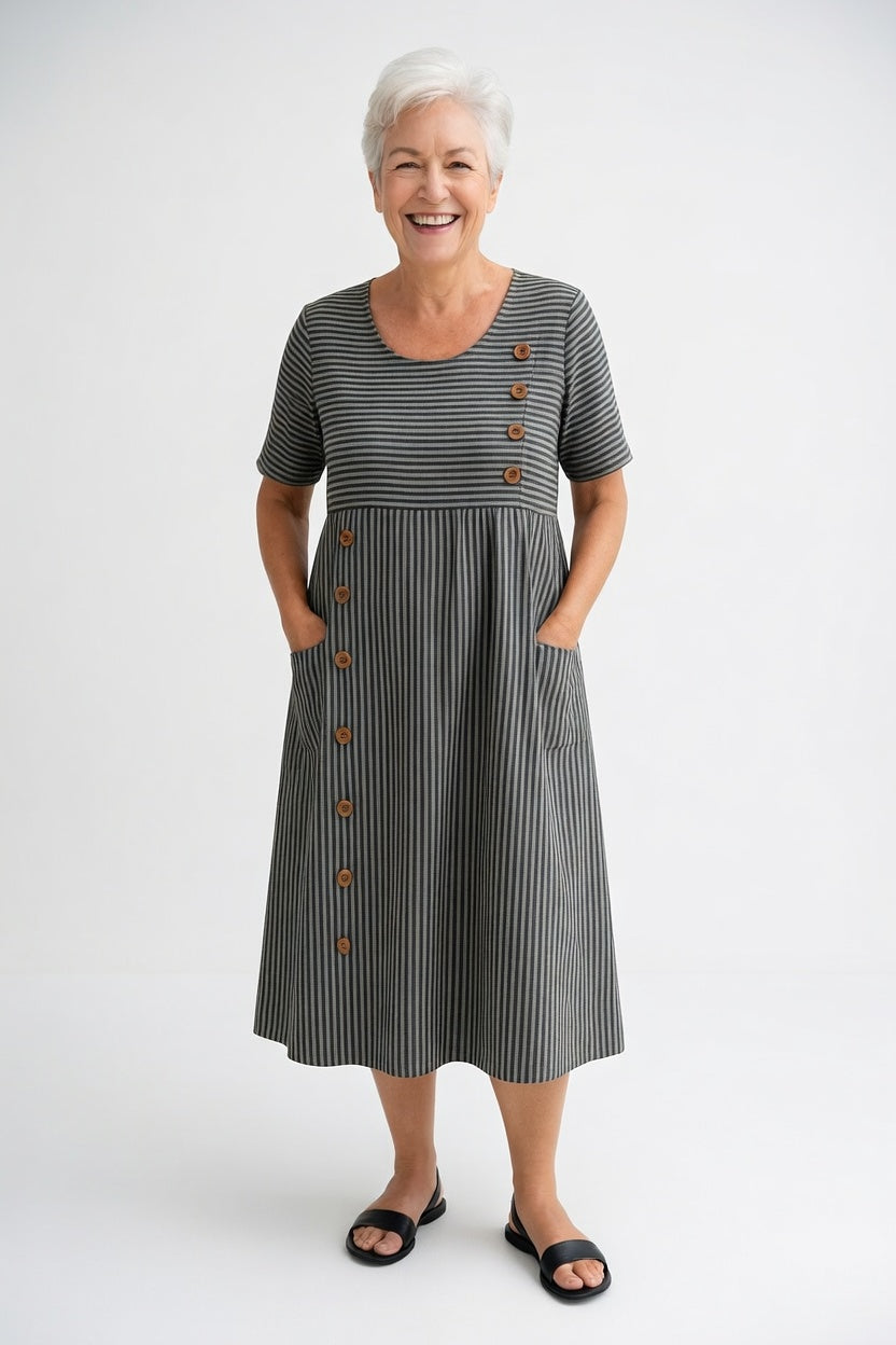 Linéora™ — Vestido fluido a rayas con un encanto veraniego