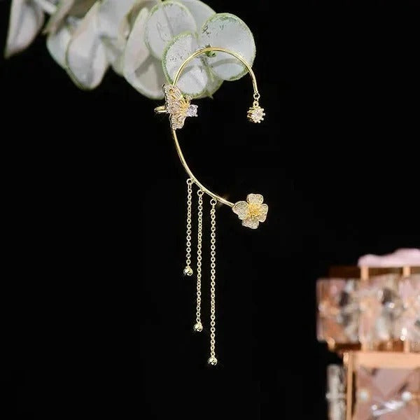 Less| Pendientes sencillos con mariposas, flores y borlas: elegantes y cómodos.