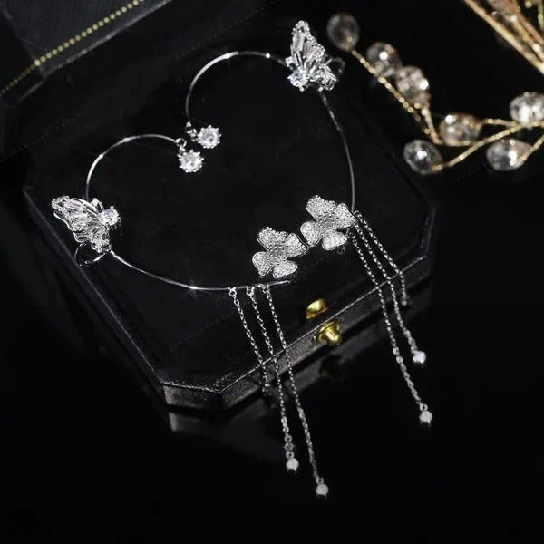 Less| Pendientes sencillos con mariposas, flores y borlas: elegantes y cómodos.